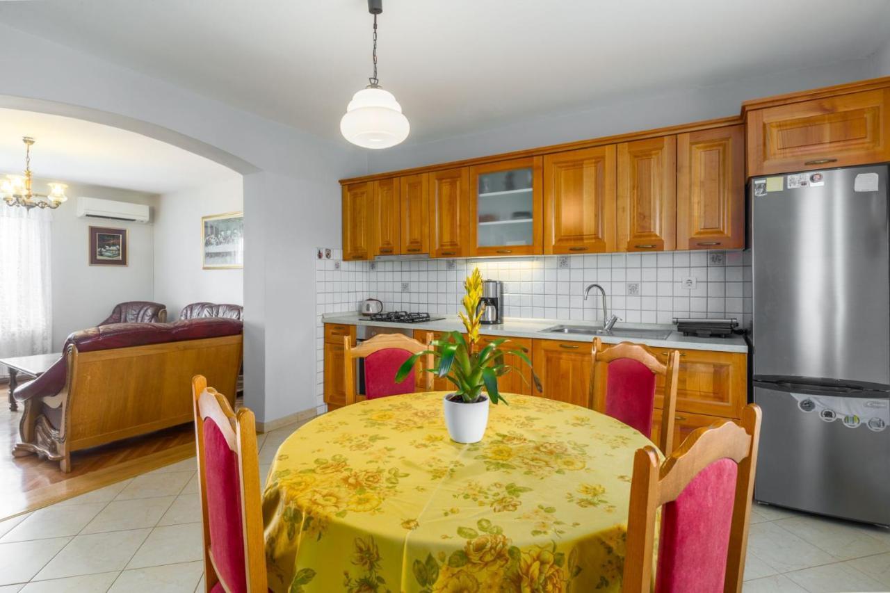 Lovely House Lindi In 포레치 외부 사진